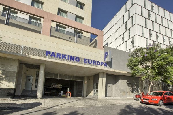 fachada parking hotel nh