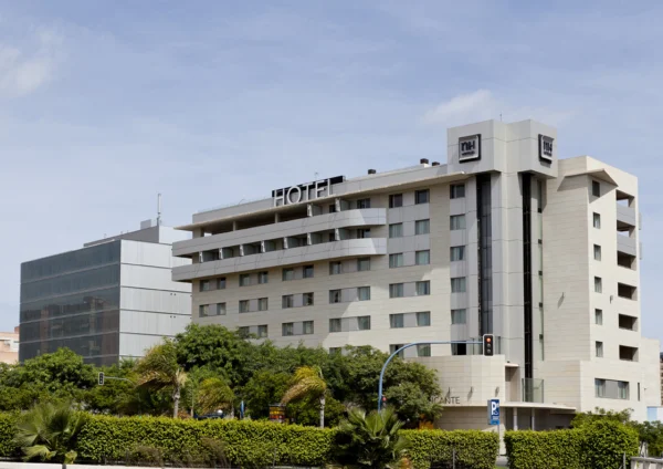 fachada hotel autovia