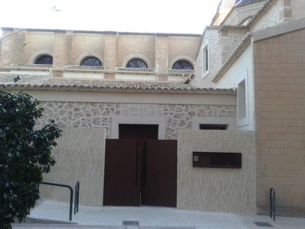 Fachada lateral iglesia San Juan Bautista Alicante