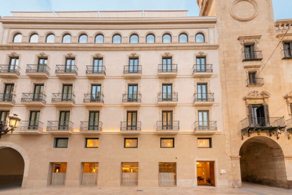 rehabilitacion-hotel-plaza-ayuntamiento-alicante-fachada